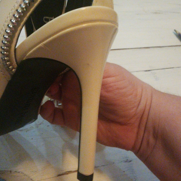 Tatum Pumps Size 5 Gianni Bini - Picture 10 of 11